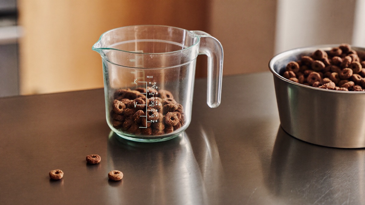 Weighing or measuring each meal beats free-pouring — scoops routinely overshoot by 20% or more